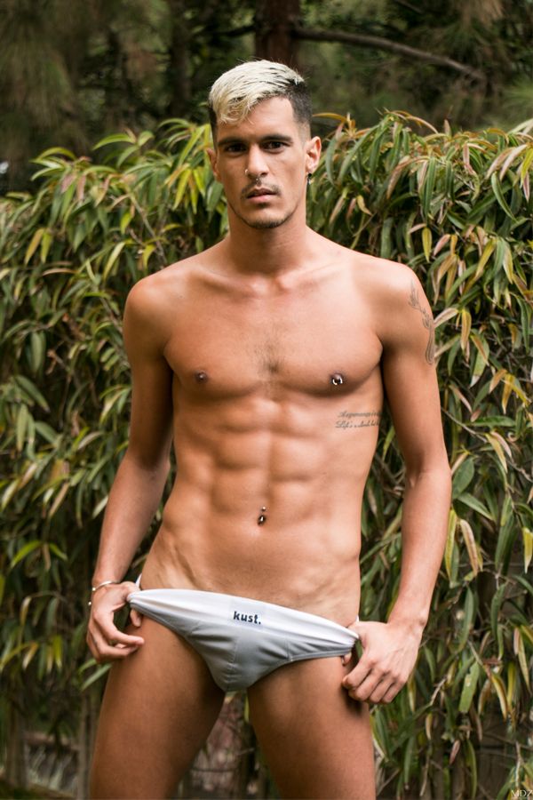 Ray Crosswell en slip