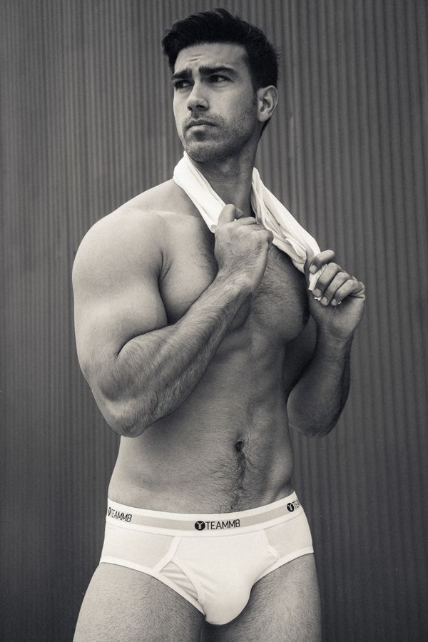 modelo guapo en ropa interior