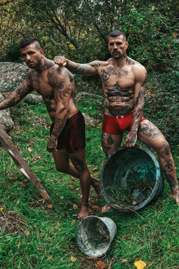 tatuados en calzoncillos