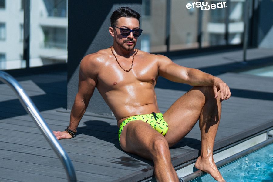 bañadores con realce delantero